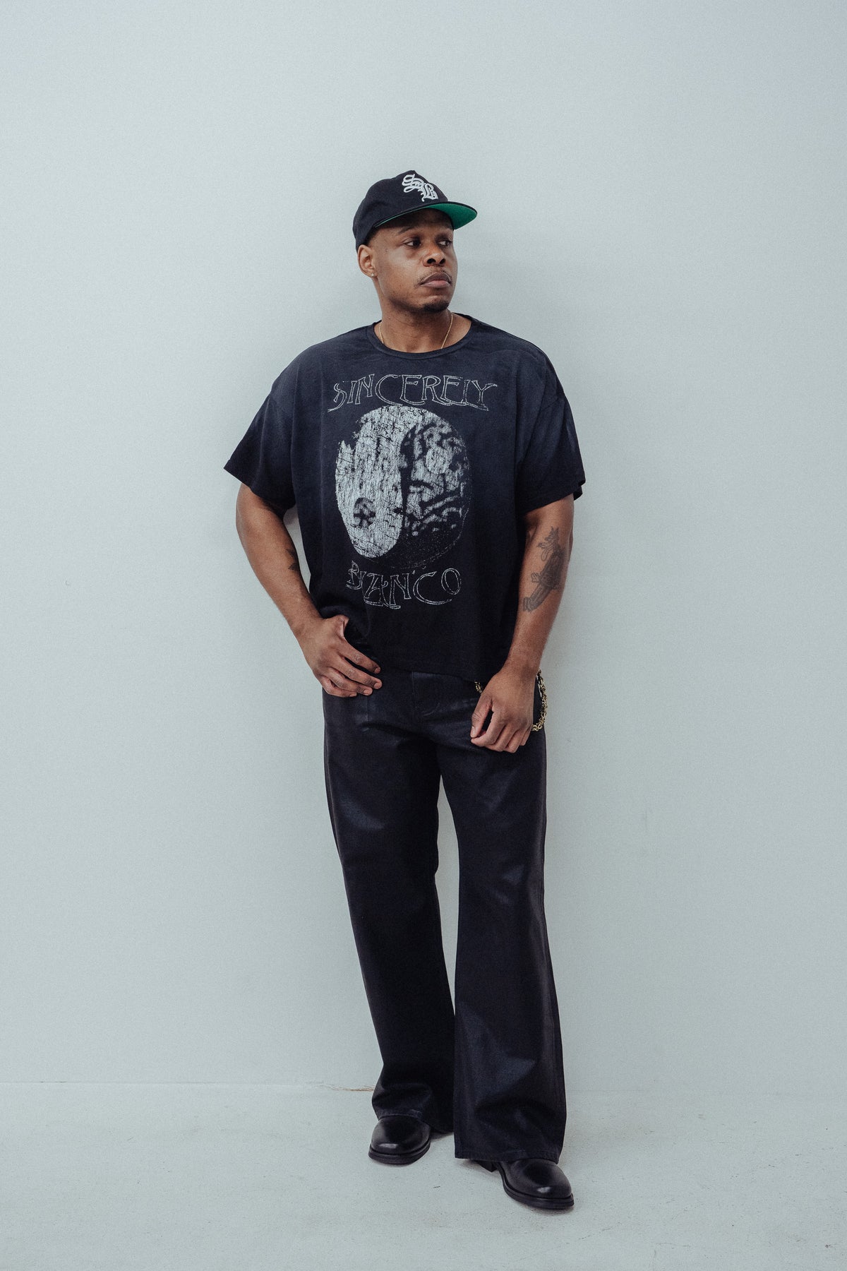 Sincerely Blanco Yin Yang Tee