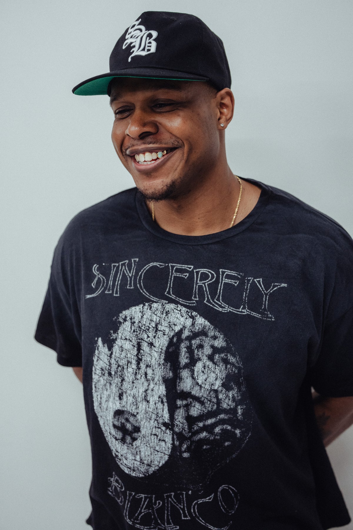 Sincerely Blanco Yin Yang Tee